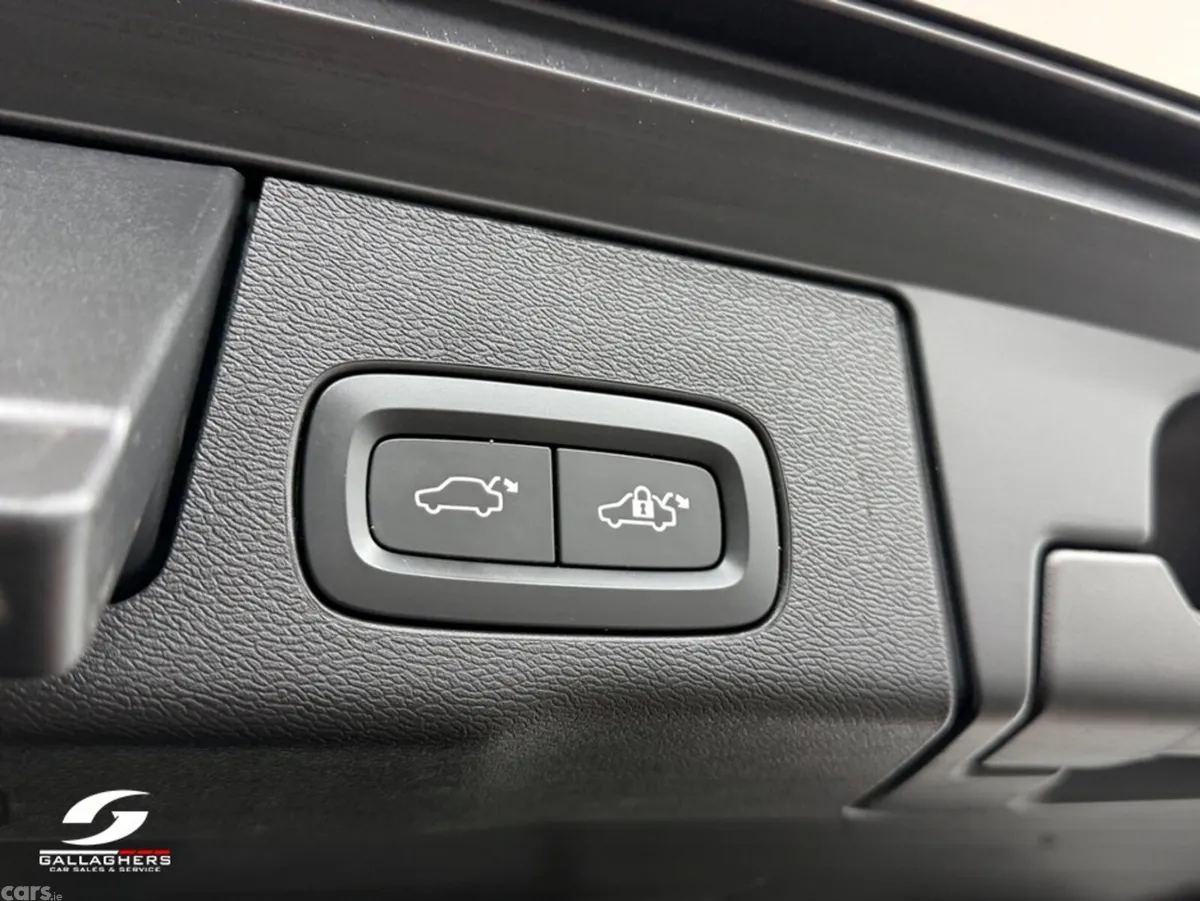 Volvo XC60 SUV, Petrol Plug-in Hybrid, 2023, Black