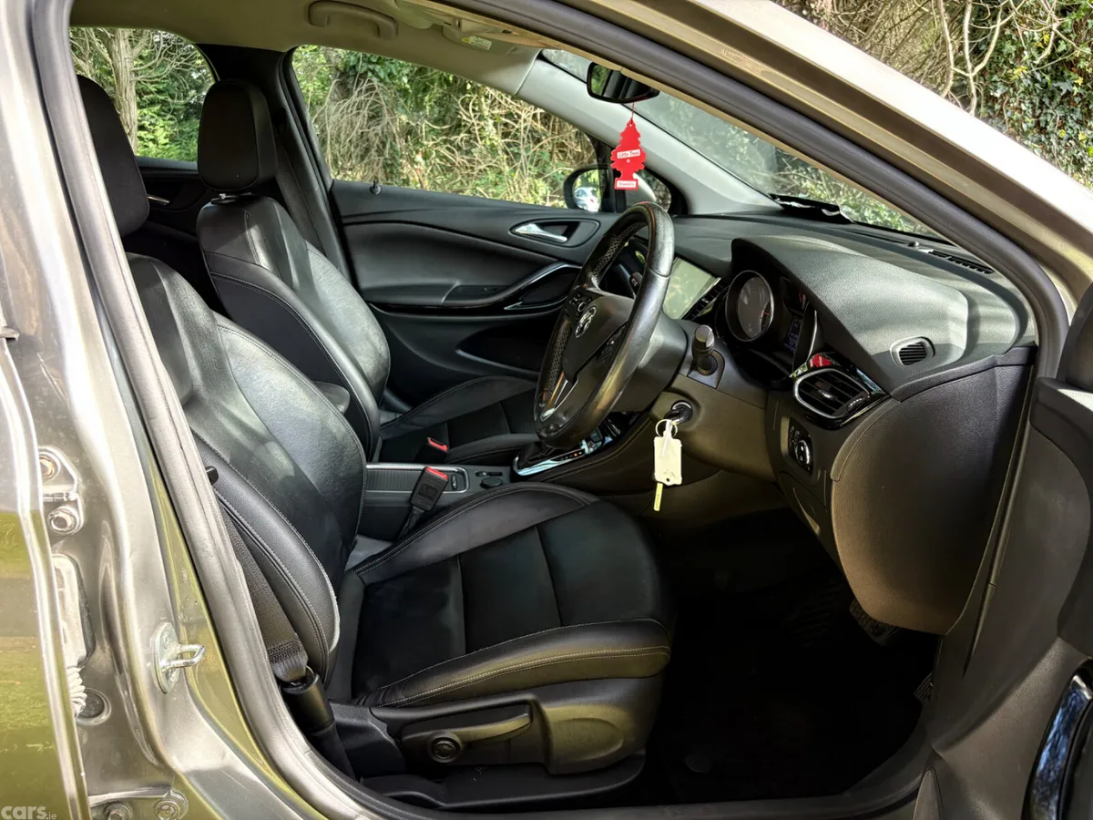 Vauxhall Astra Hatchback, Diesel, 2017, Grey