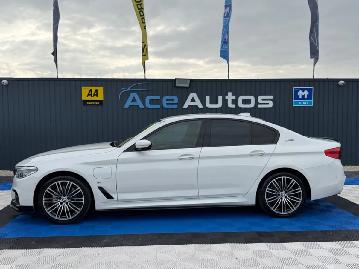 BMW 5-Series Saloon, Petrol Plug-in Hybrid, 2017, White