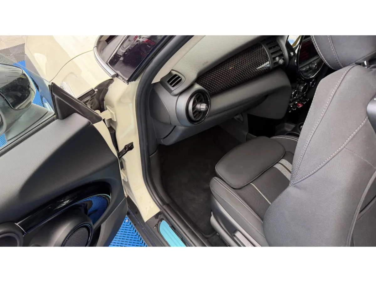 Mini Cooper Hatchback, Diesel, 2020, White