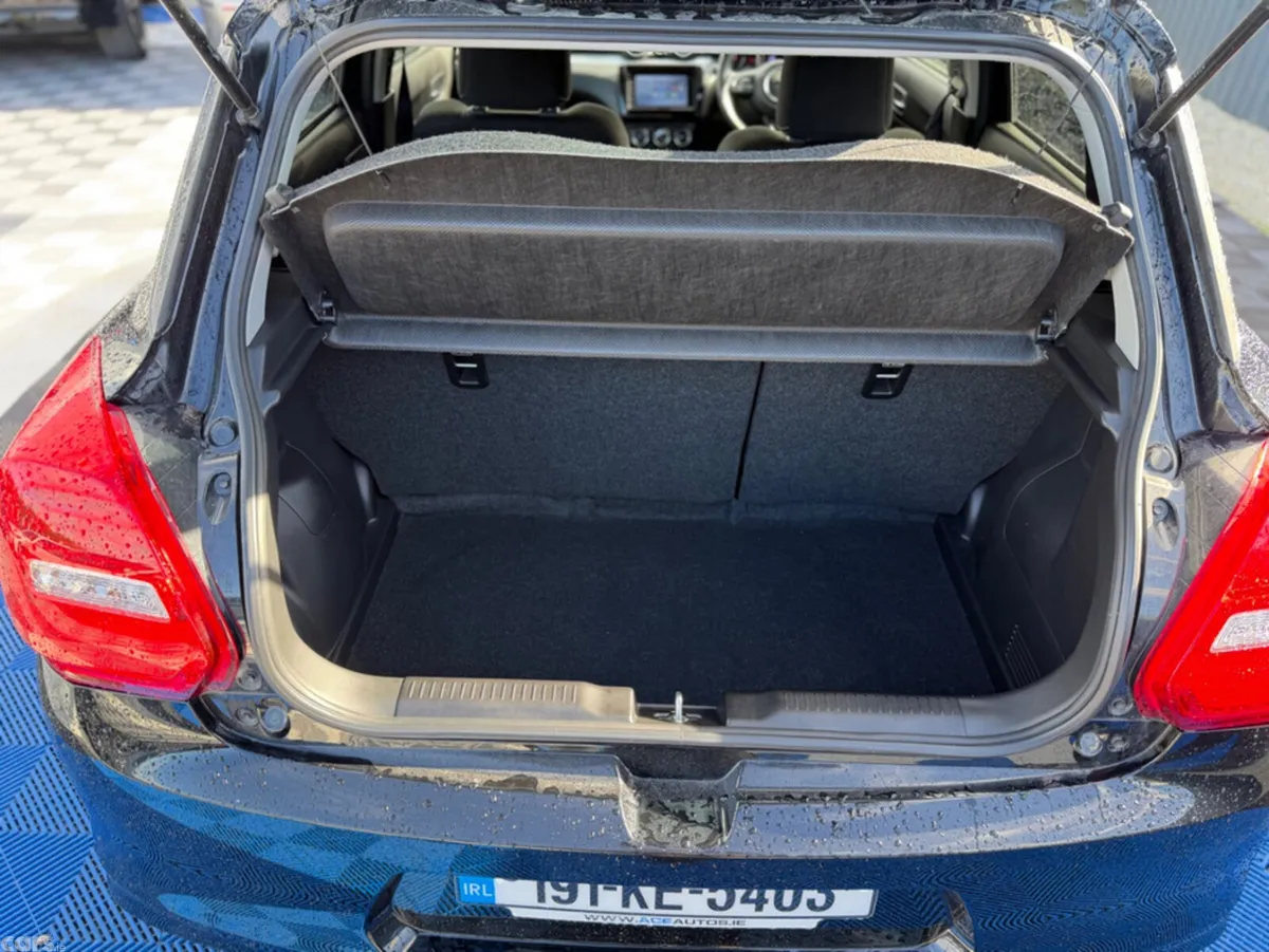Suzuki Swift Hatchback, Petrol, 2019, Black
