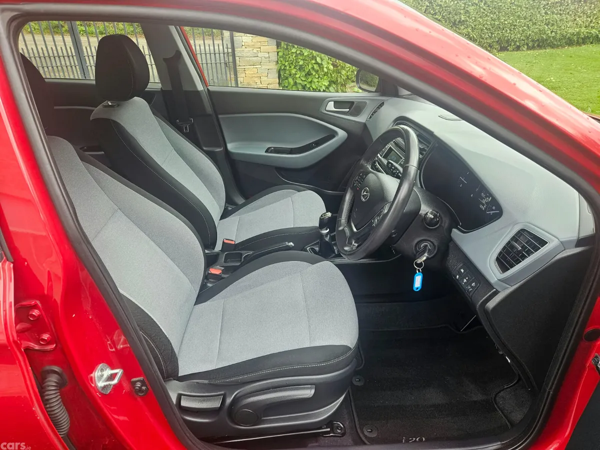 Hyundai i20 Hatchback, Petrol, 2016, Red