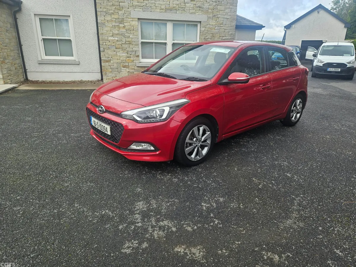 Hyundai i20 Hatchback, Petrol, 2016, Red