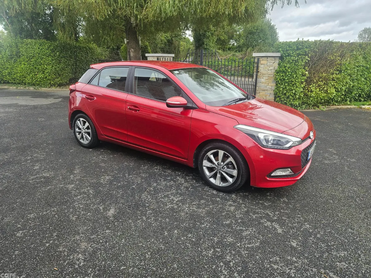 Hyundai i20 Hatchback, Petrol, 2016, Red