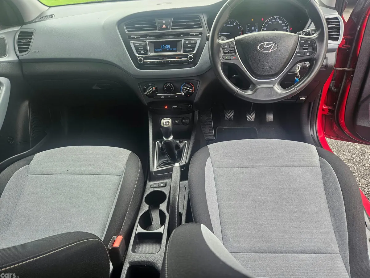 Hyundai i20 Hatchback, Petrol, 2016, Red