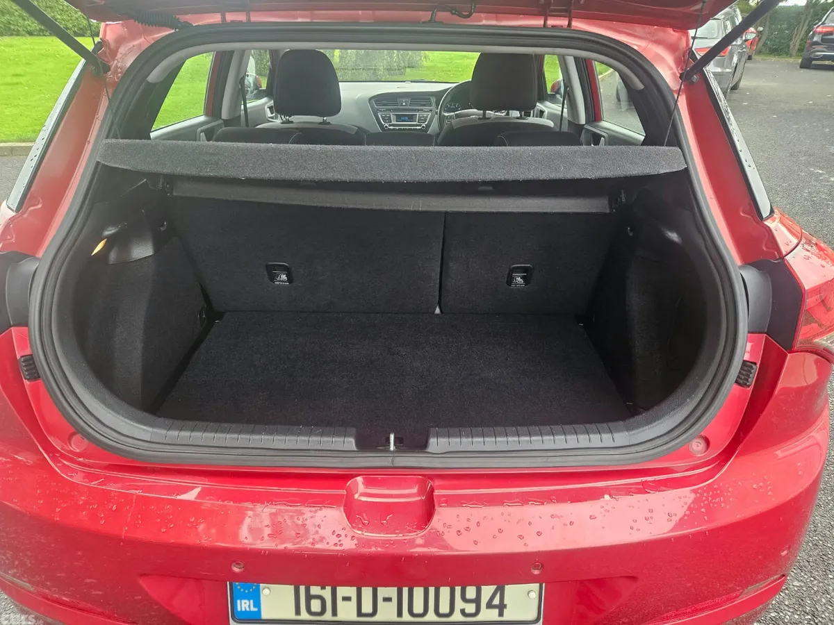 Hyundai i20 Hatchback, Petrol, 2016, Red