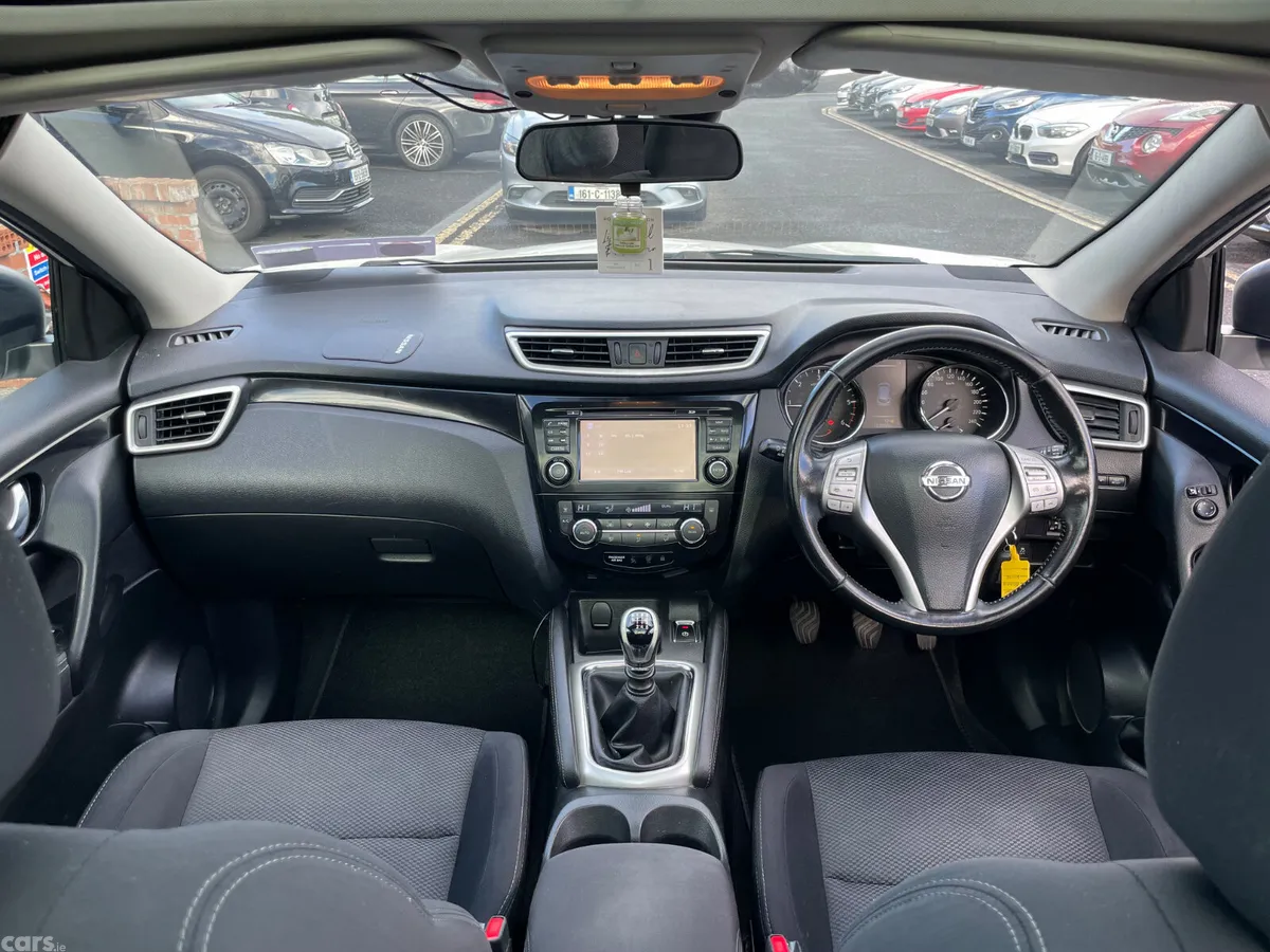 Nissan Qashqai Hatchback, Diesel, 2016, White