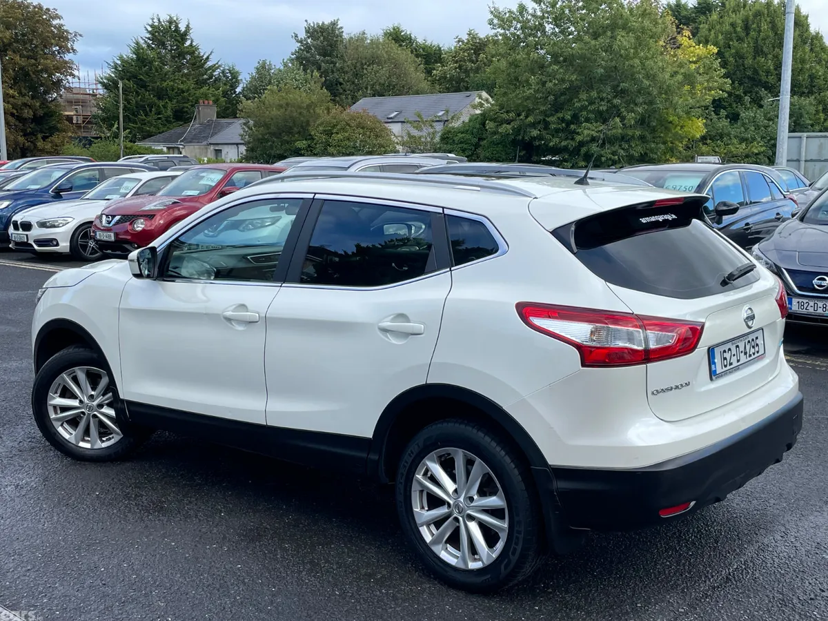 Nissan Qashqai Hatchback, Diesel, 2016, White