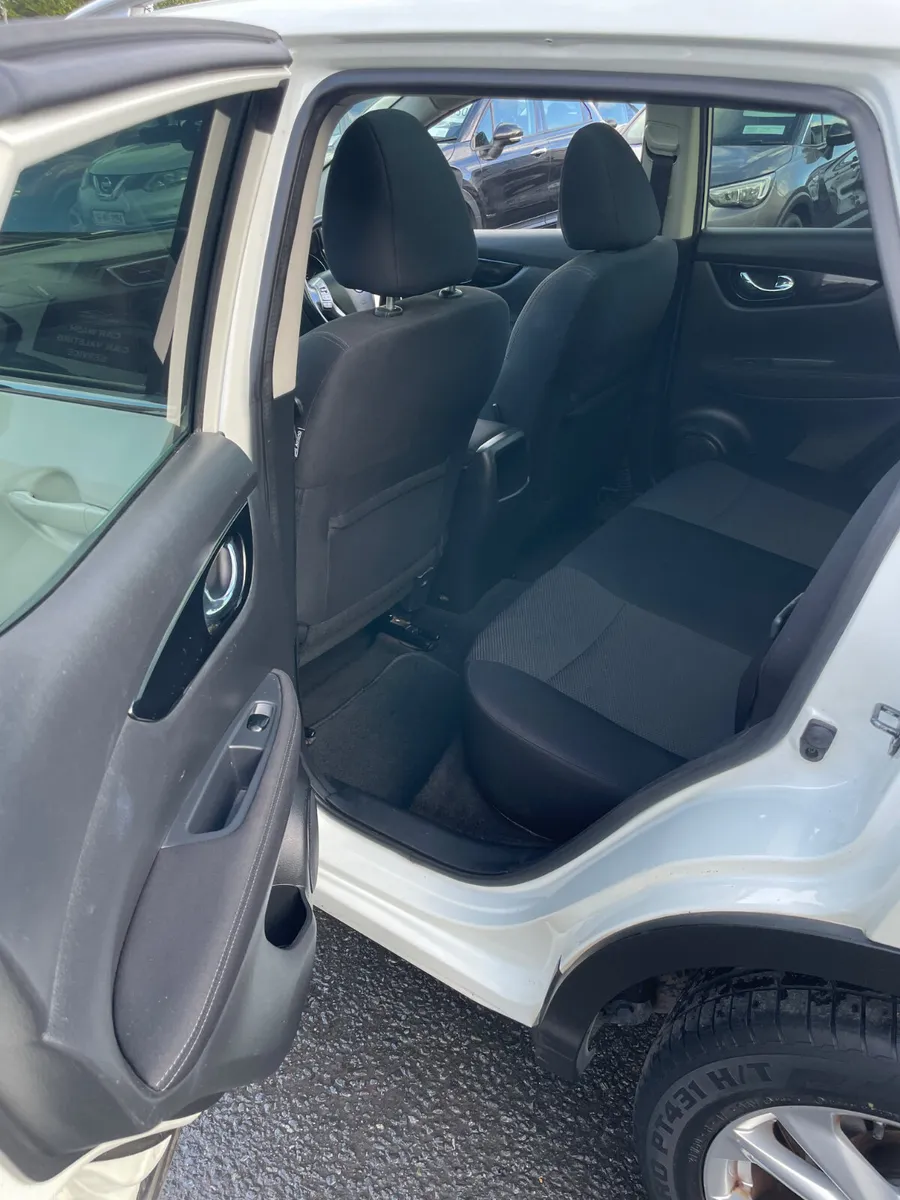 Nissan Qashqai Hatchback, Diesel, 2016, White