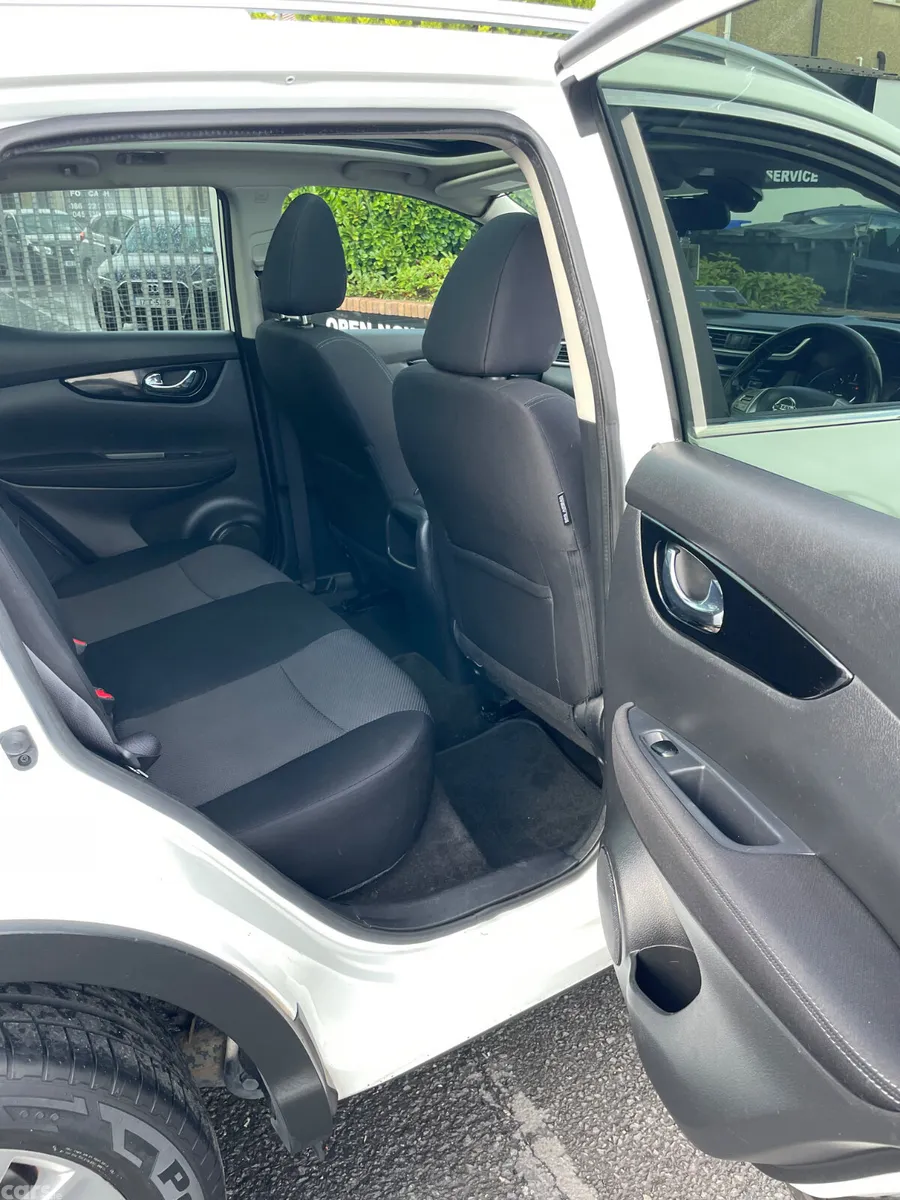Nissan Qashqai Hatchback, Diesel, 2016, White