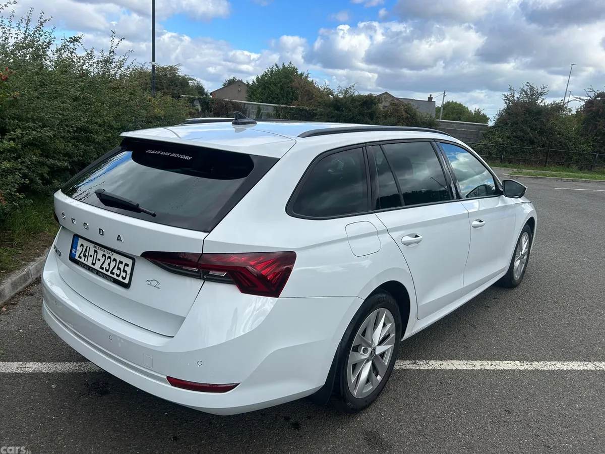 Skoda Octavia Estate, Diesel, 2024, White