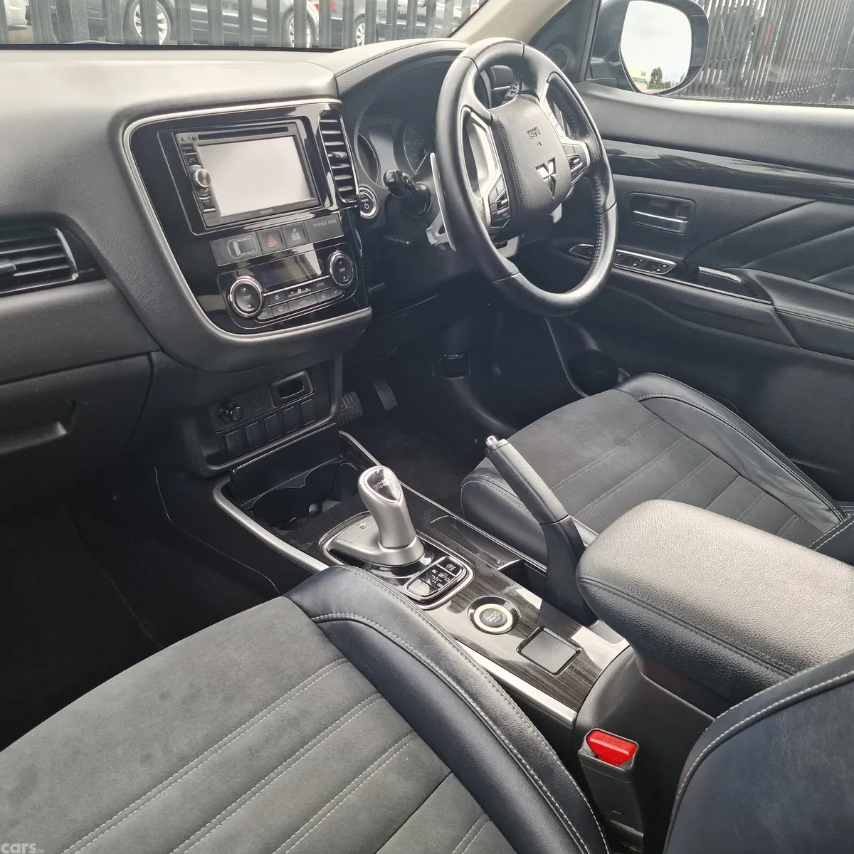 Mitsubishi Outlander SUV, Petrol Plug-in Hybrid, 2016, Black