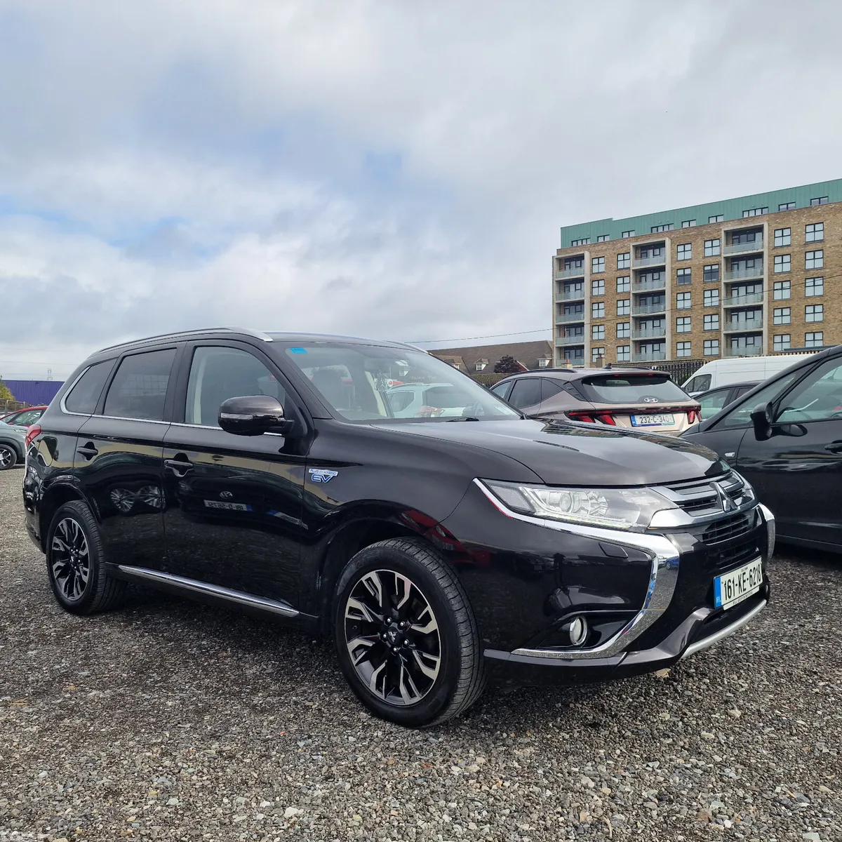 Mitsubishi Outlander SUV, Petrol Plug-in Hybrid, 2016, Black