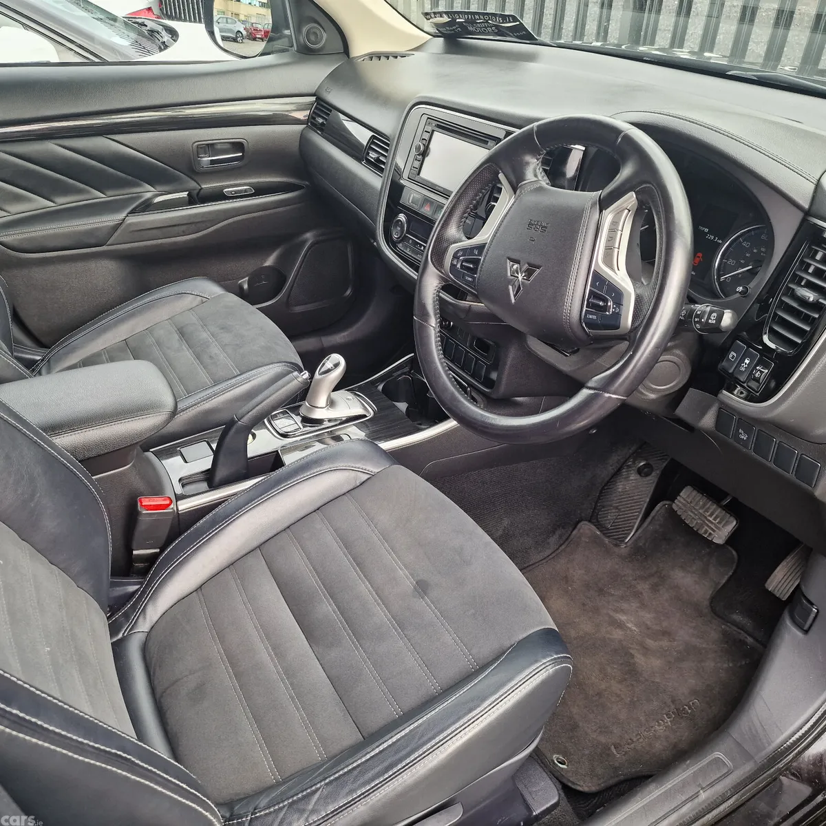 Mitsubishi Outlander SUV, Petrol Plug-in Hybrid, 2016, Black