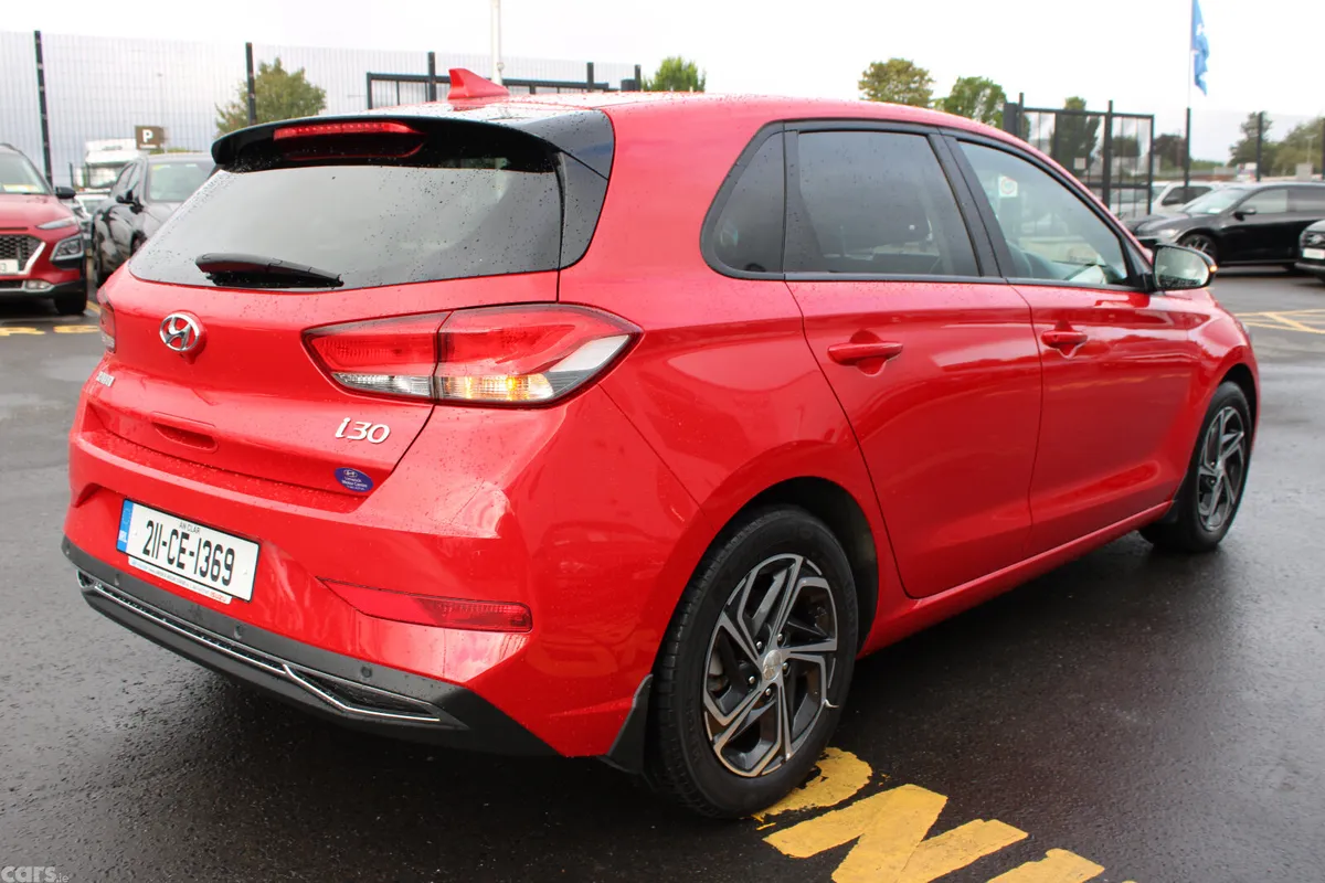 Hyundai i30 Hatchback, Petrol, 2021, Red