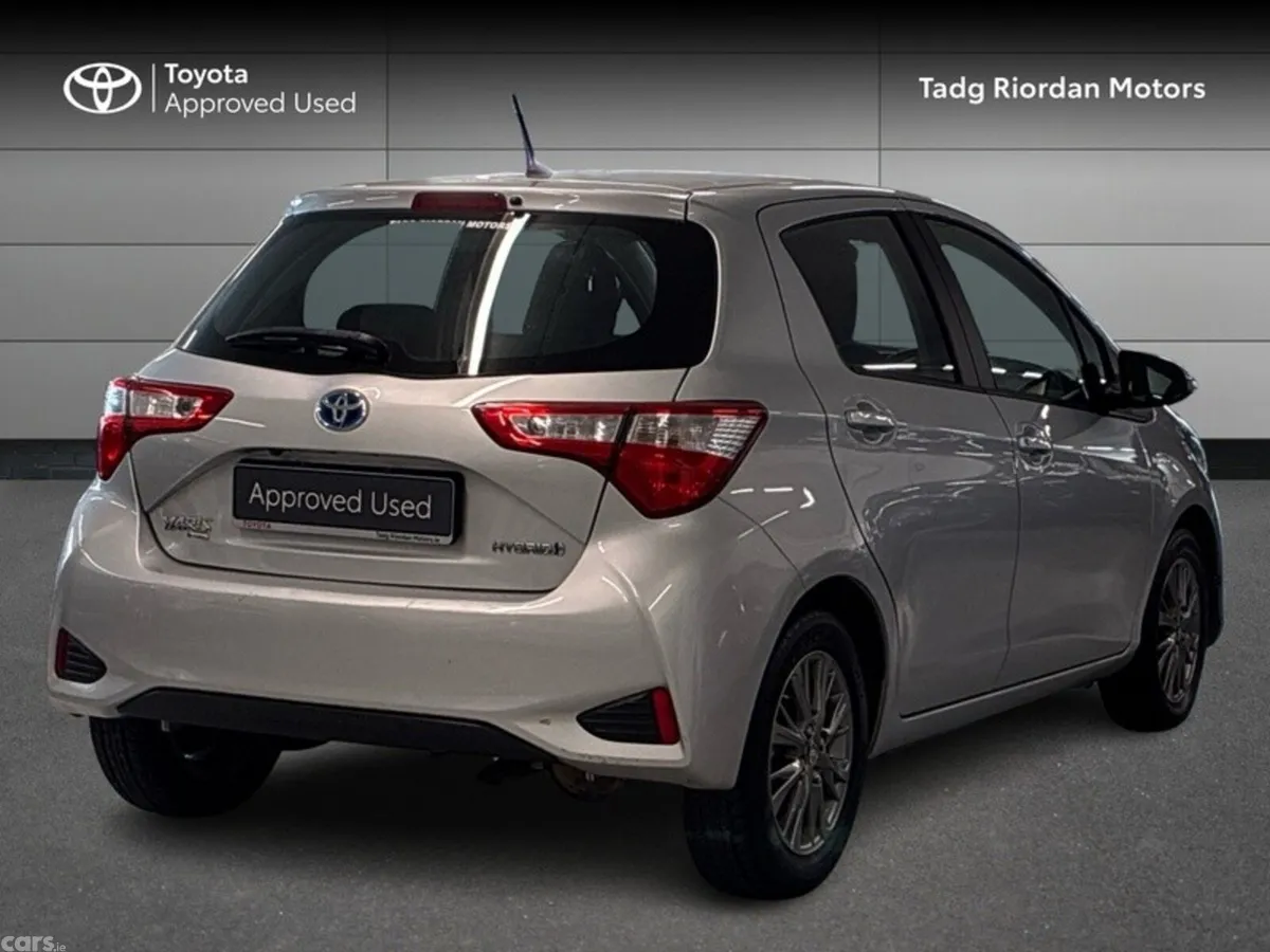 Toyota Yaris Hatchback, Petrol Hybrid, 2019, Silver