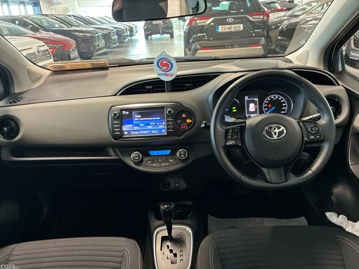 Toyota Yaris Hatchback, Petrol Hybrid, 2019, Silver