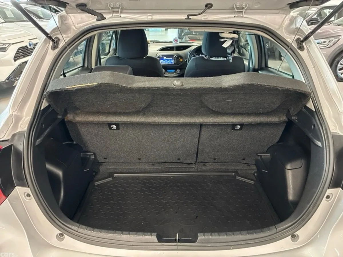 Toyota Yaris Hatchback, Petrol Hybrid, 2019, Silver