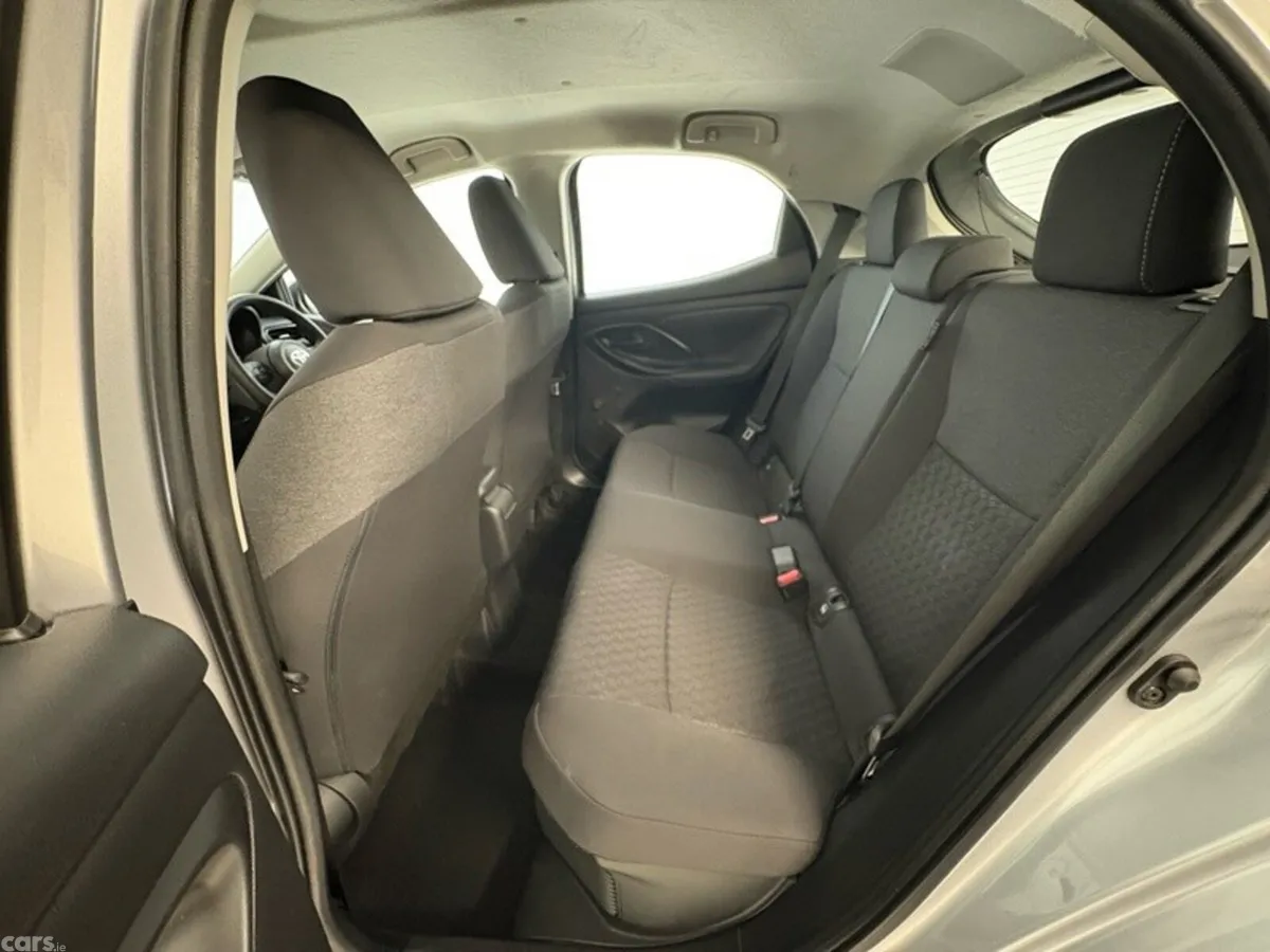 Toyota Yaris Hatchback, Petrol Hybrid, 2023, Silver