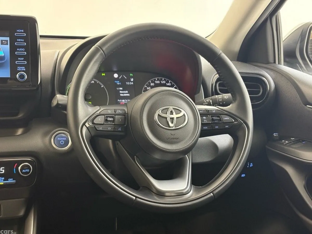 Toyota Yaris Hatchback, Petrol Hybrid, 2023, Silver