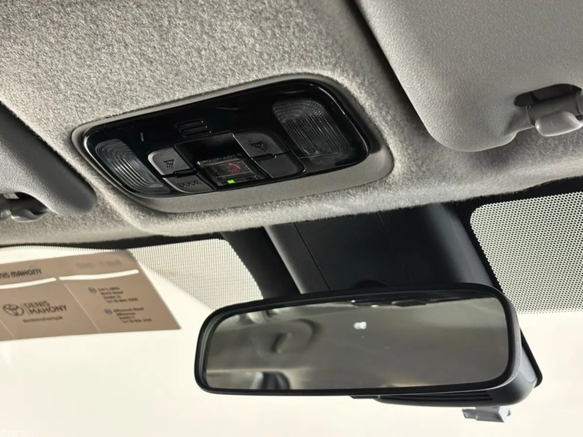 Toyota Yaris Hatchback, Petrol Hybrid, 2023, Silver