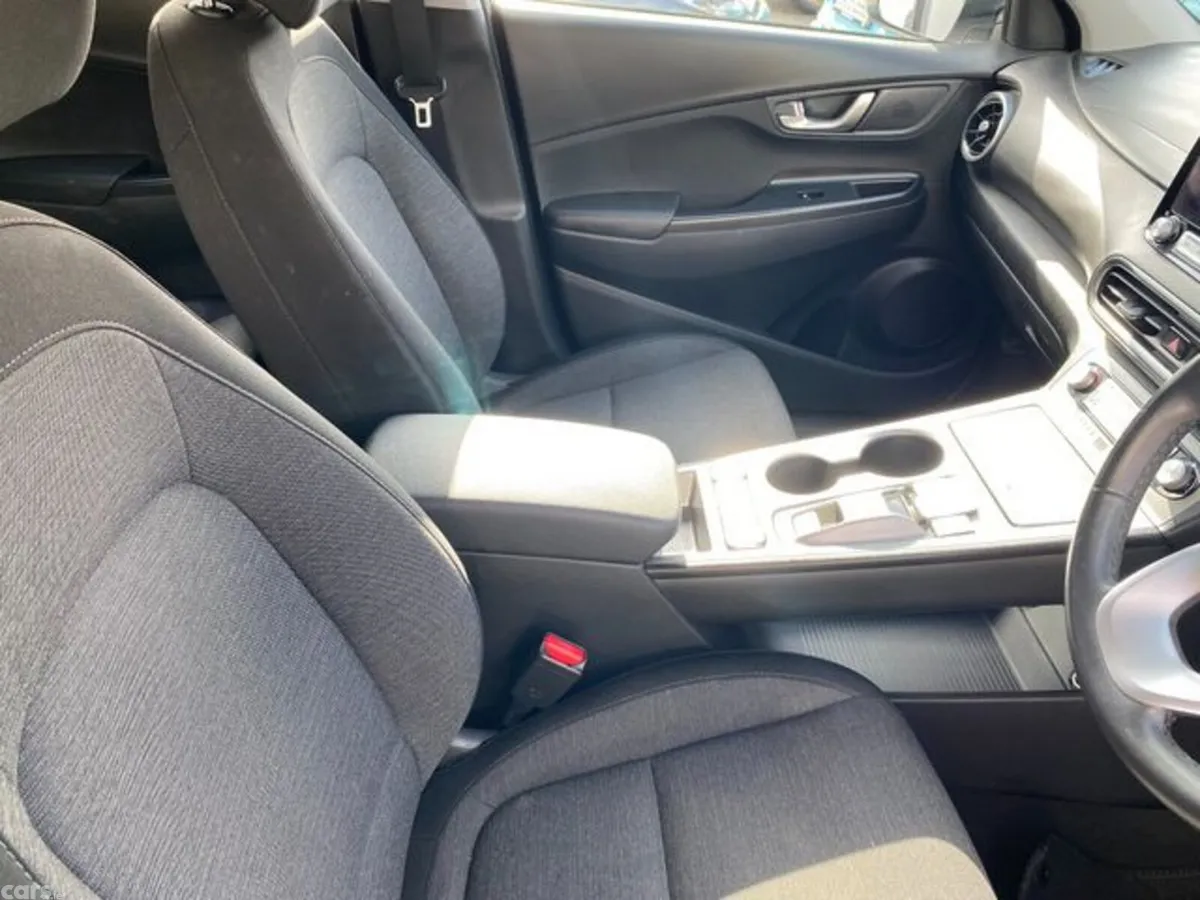 Hyundai KONA Hatchback, Electric, 2023, White