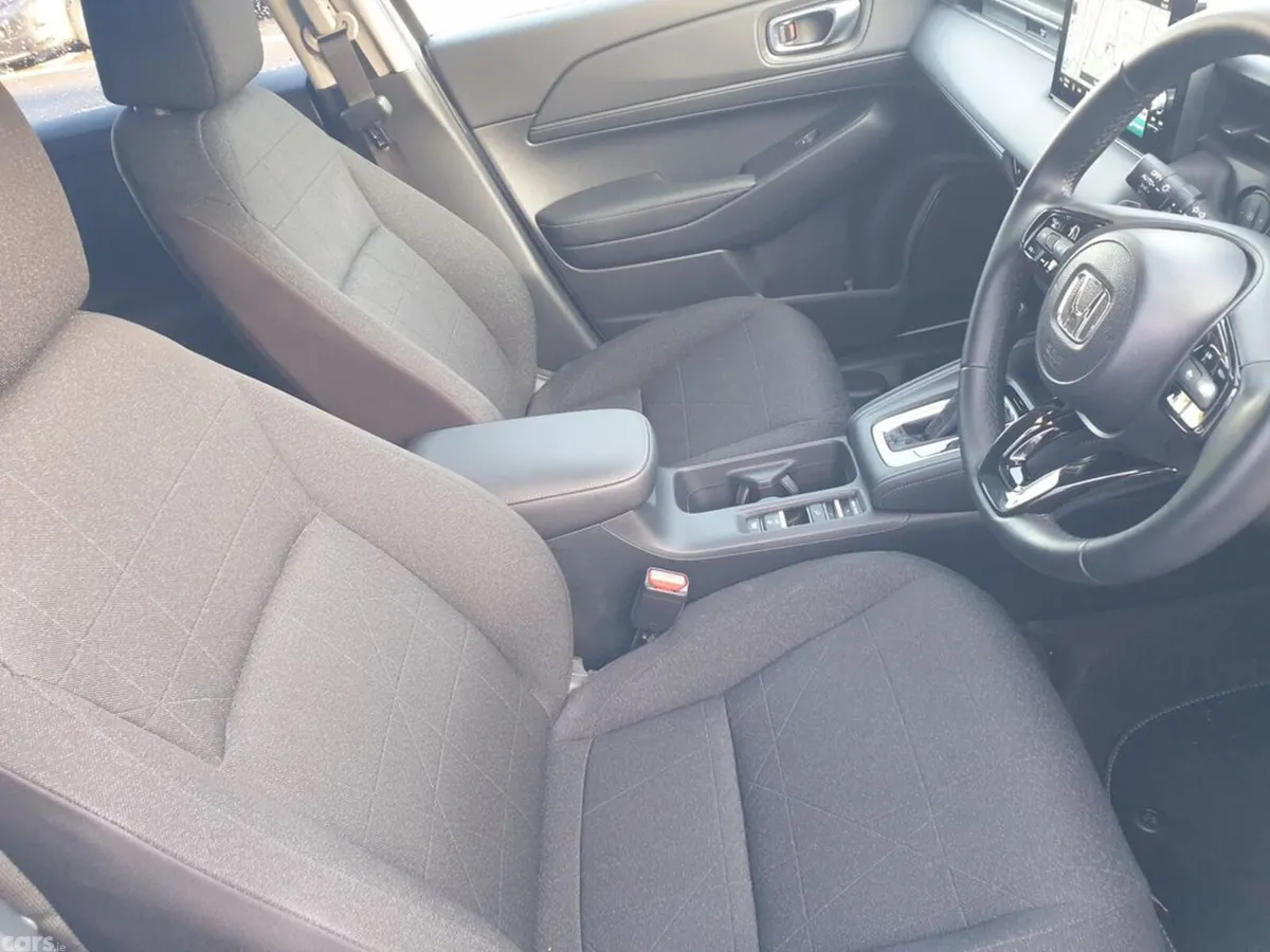 Honda HR-V Hatchback, Petrol Hybrid, 2025, White