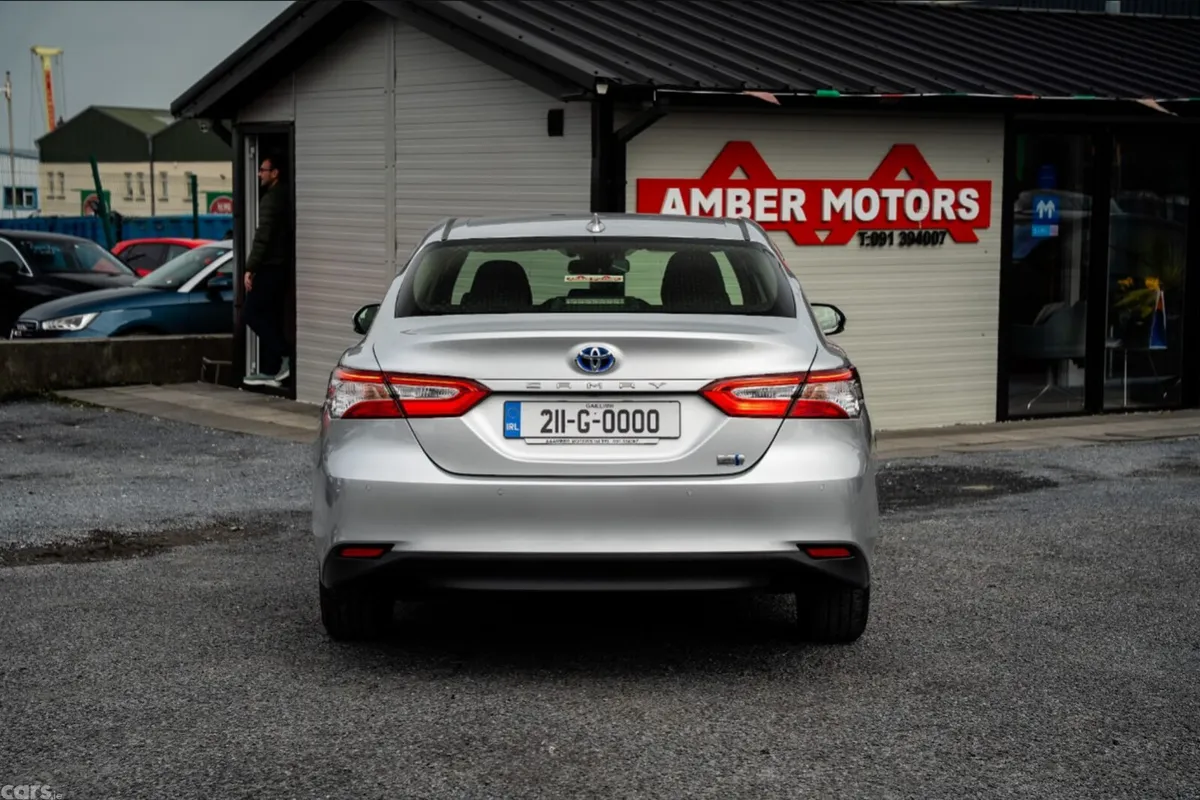 Toyota Camry Saloon, Petrol Hybrid, 2021, Silver