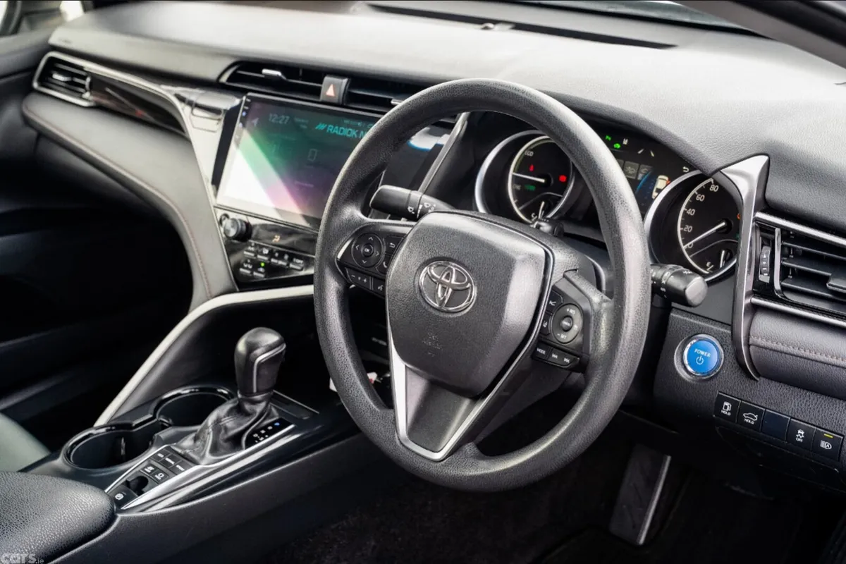 Toyota Camry Saloon, Petrol Hybrid, 2021, Silver