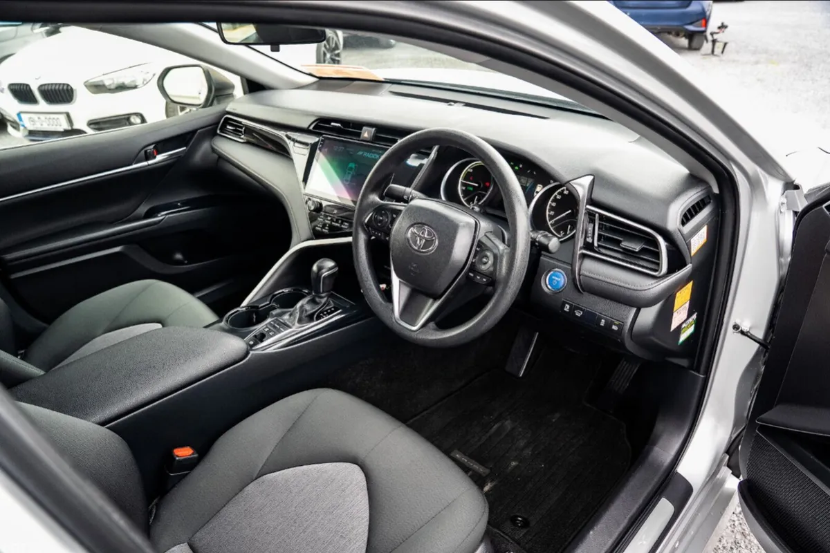 Toyota Camry Saloon, Petrol Hybrid, 2021, Silver