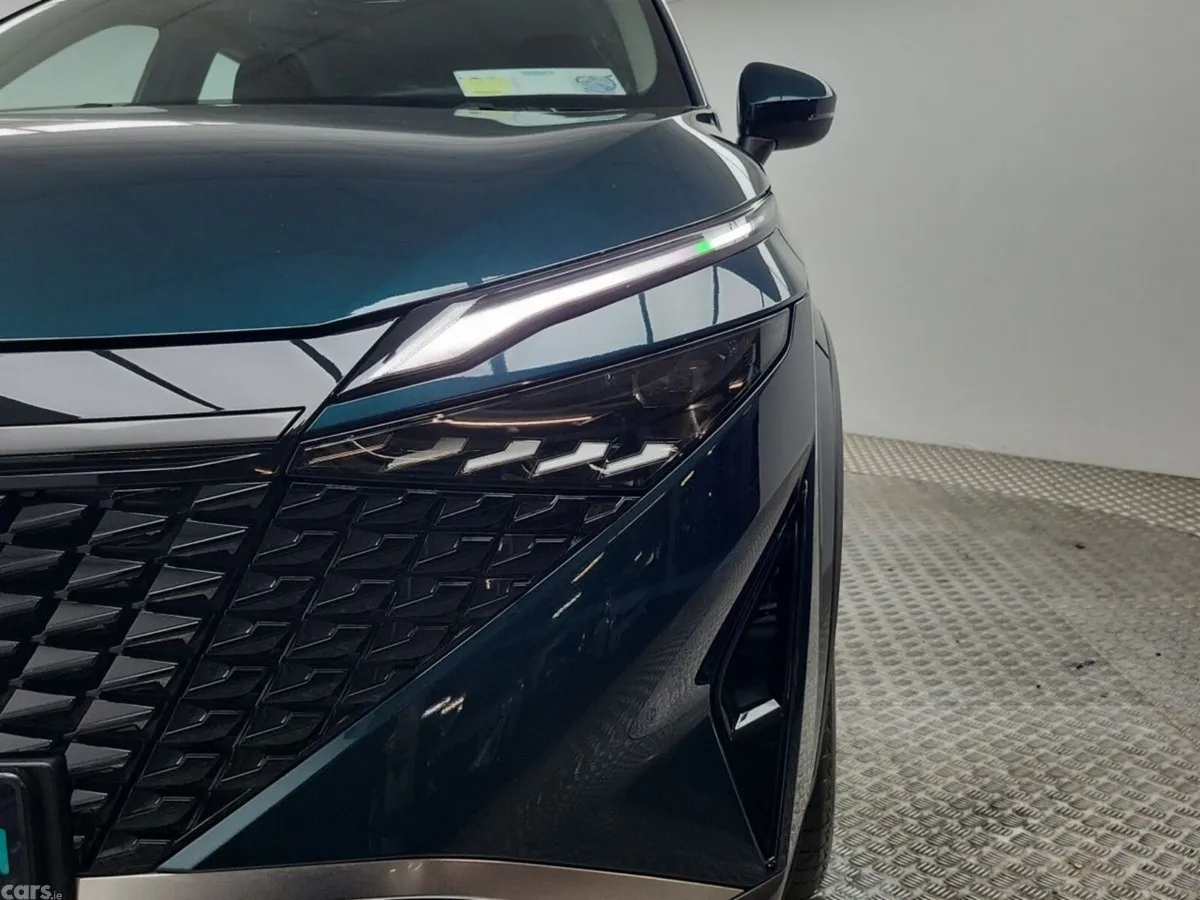 Nissan Qashqai MPV, Petrol Hybrid, 2025, Green