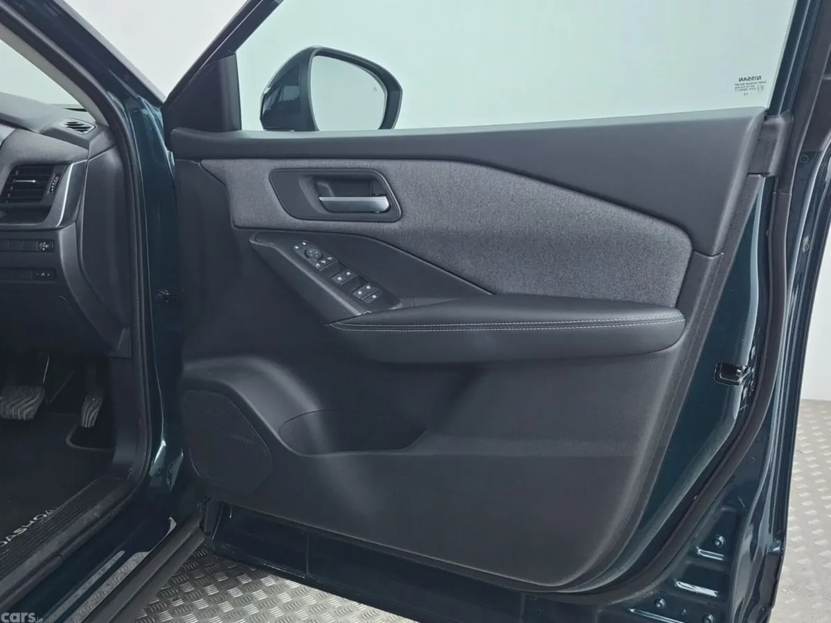 Nissan Qashqai MPV, Petrol Hybrid, 2025, Green