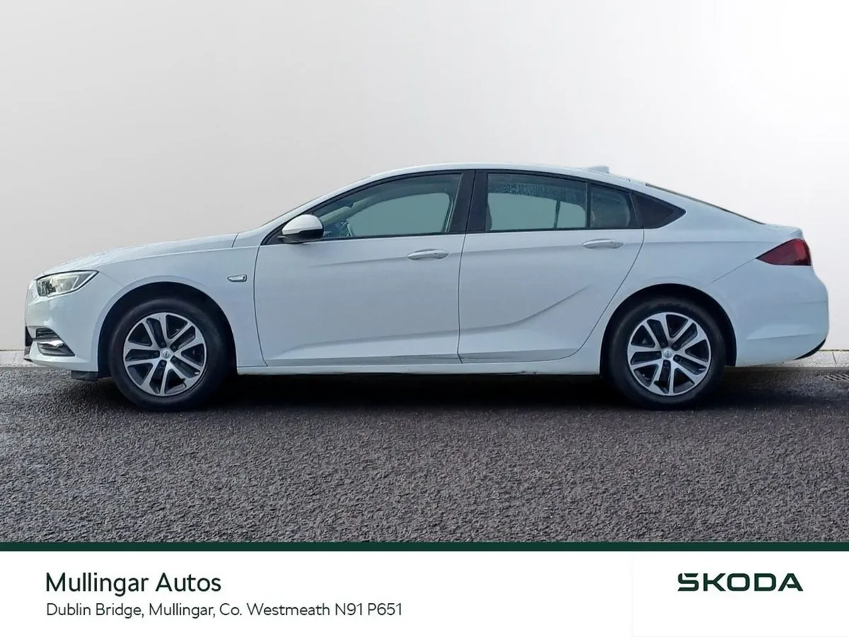Opel Insignia Hatchback, Diesel, 2018, White