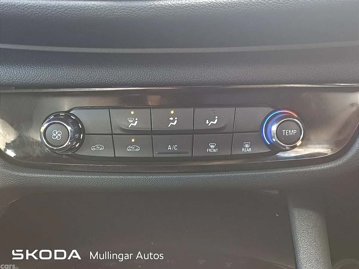 Opel Insignia Hatchback, Diesel, 2018, White