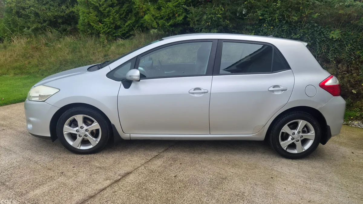 Toyota Auris Hatchback, Diesel, 2010, Silver