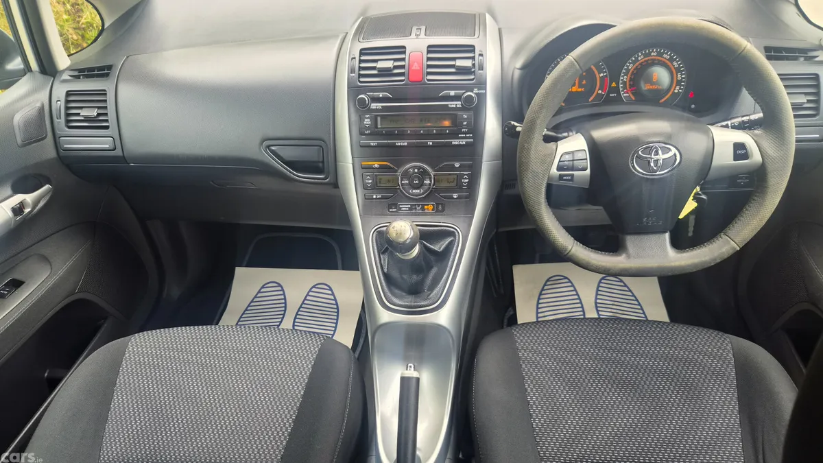 Toyota Auris Hatchback, Diesel, 2010, Silver