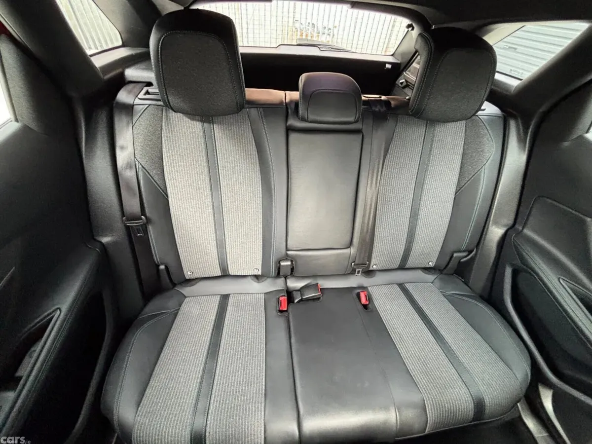 Peugeot 3008 MPV, Diesel, 2023, Red