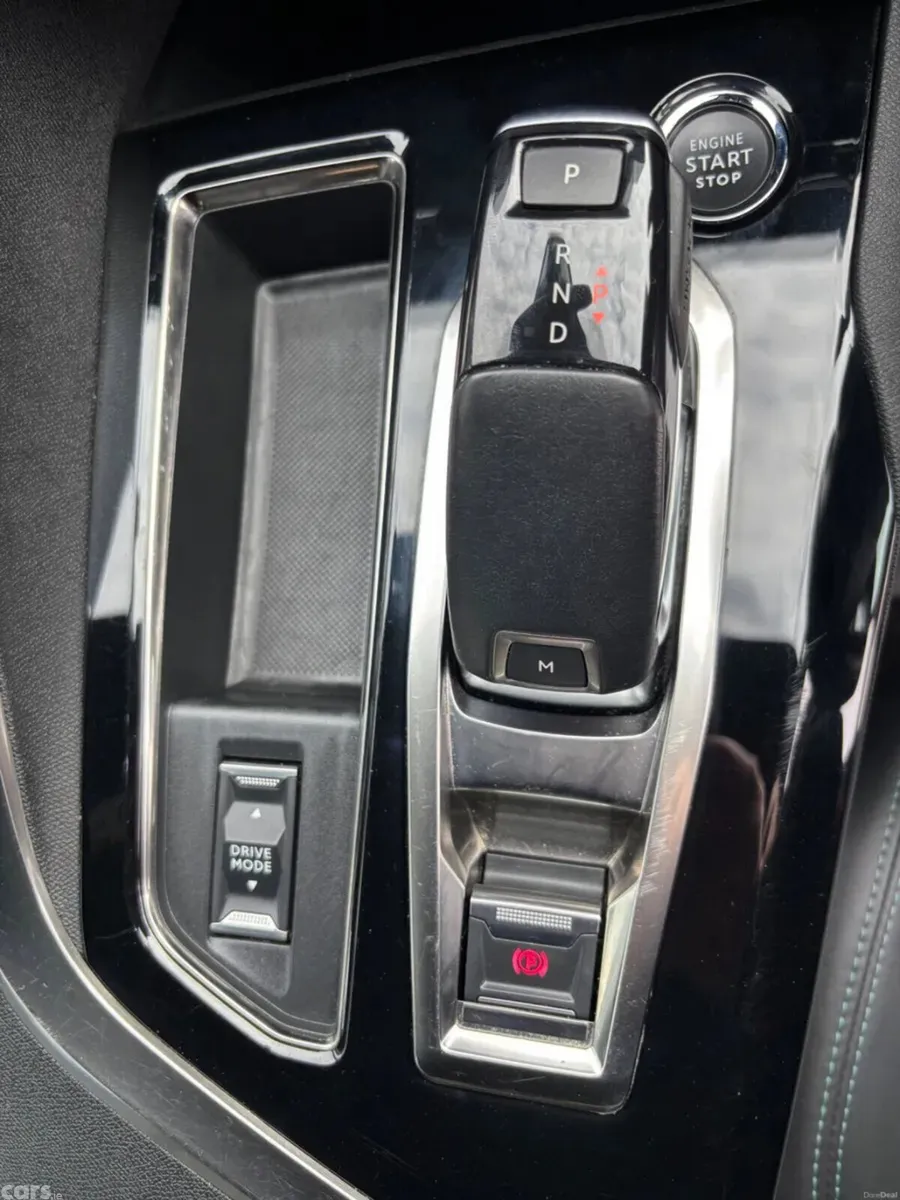 Peugeot 3008 MPV, Diesel, 2023, Red