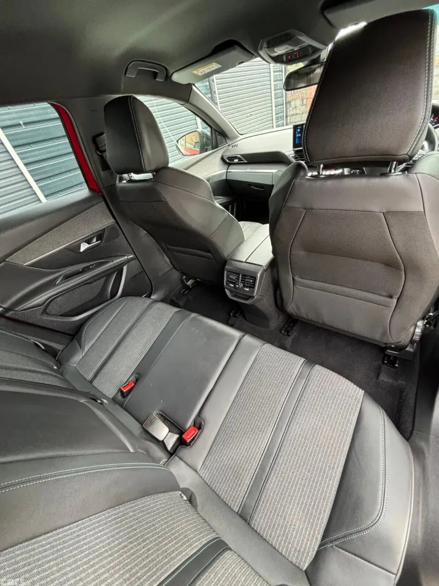 Peugeot 3008 MPV, Diesel, 2023, Red