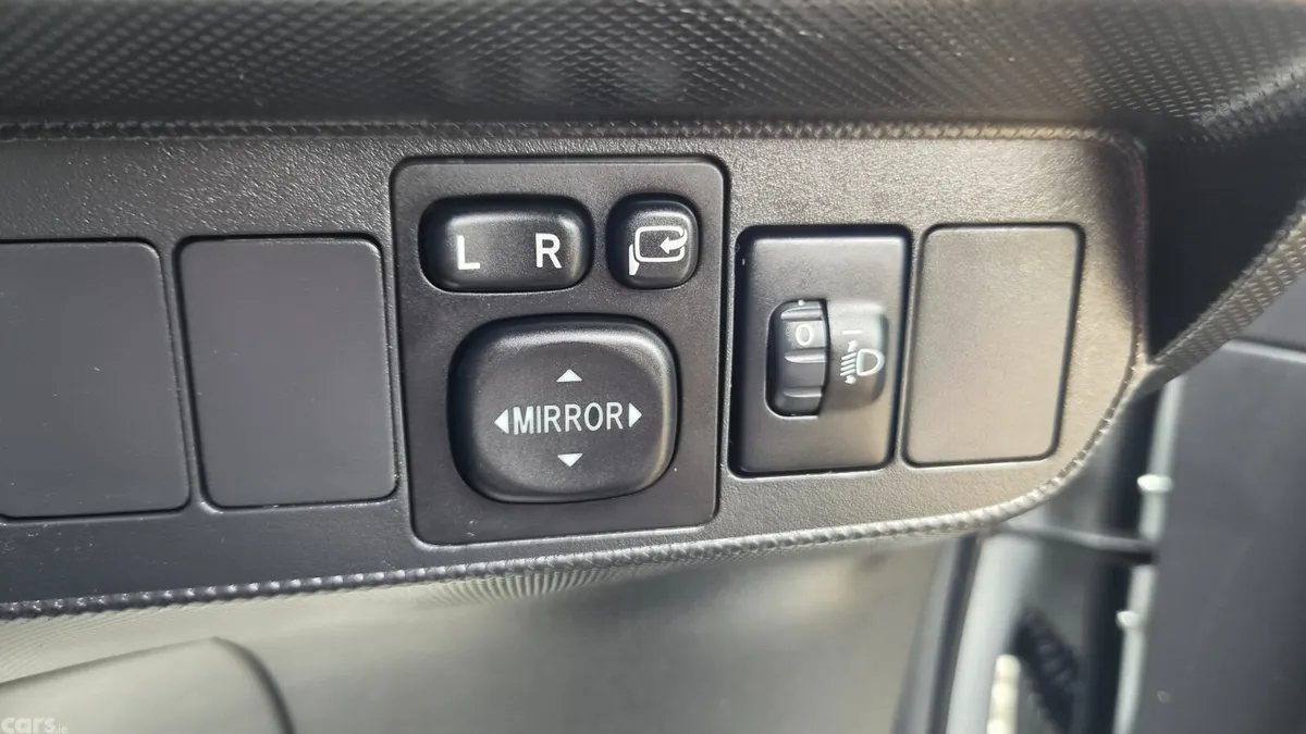Toyota Auris Hatchback, Diesel, 2010, Silver