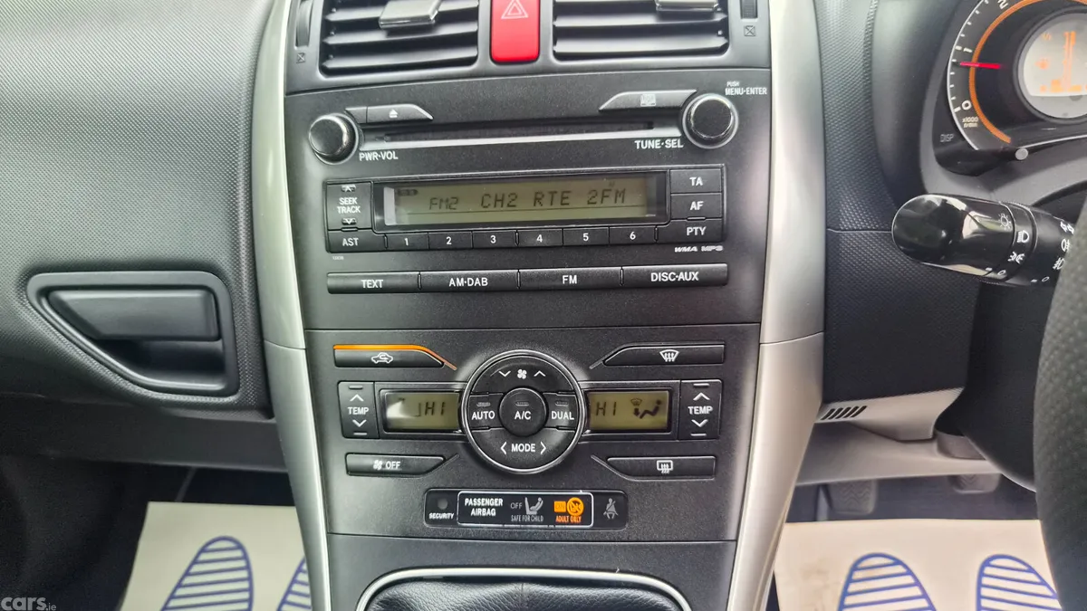 Toyota Auris Hatchback, Diesel, 2010, Silver