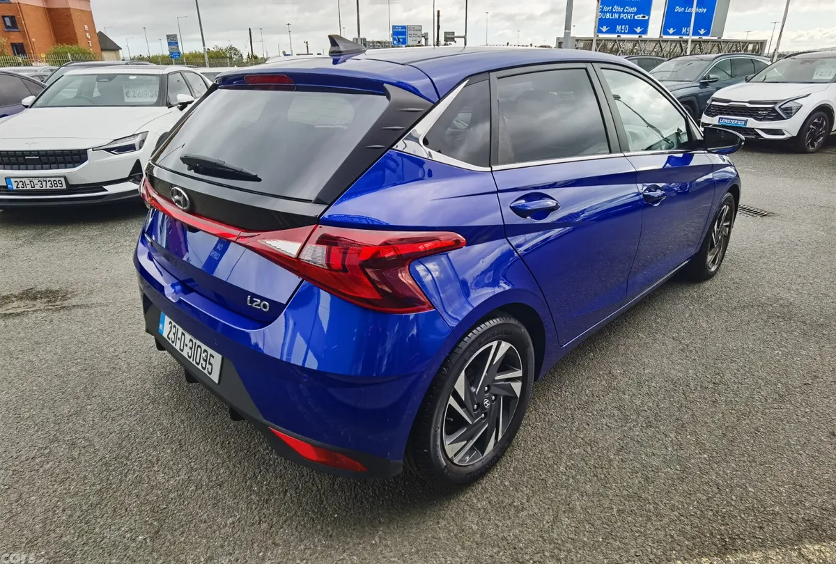 Hyundai i20 Hatchback, Petrol, 2023, Blue