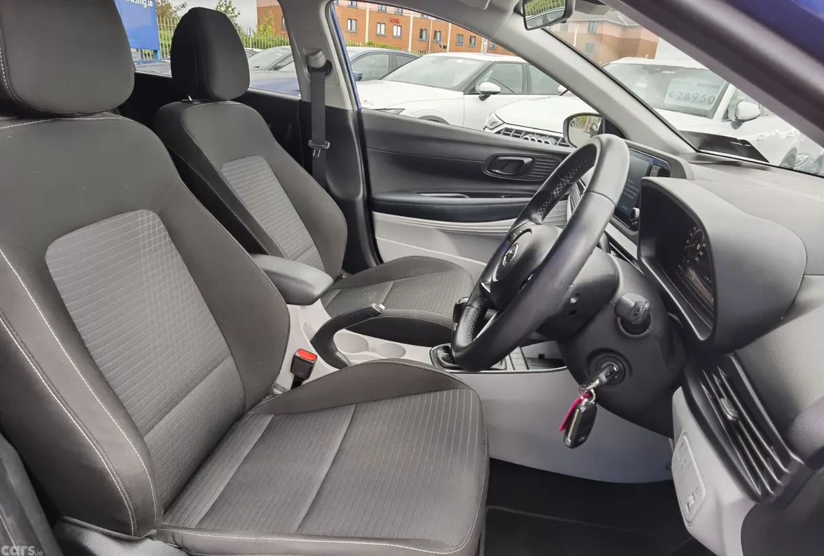 Hyundai i20 Hatchback, Petrol, 2023, Blue