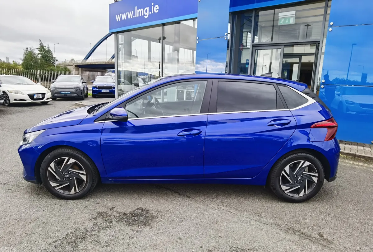 Hyundai i20 Hatchback, Petrol, 2023, Blue