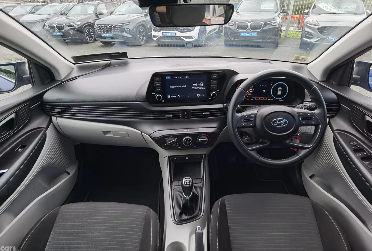 Hyundai i20 Hatchback, Petrol, 2023, Blue