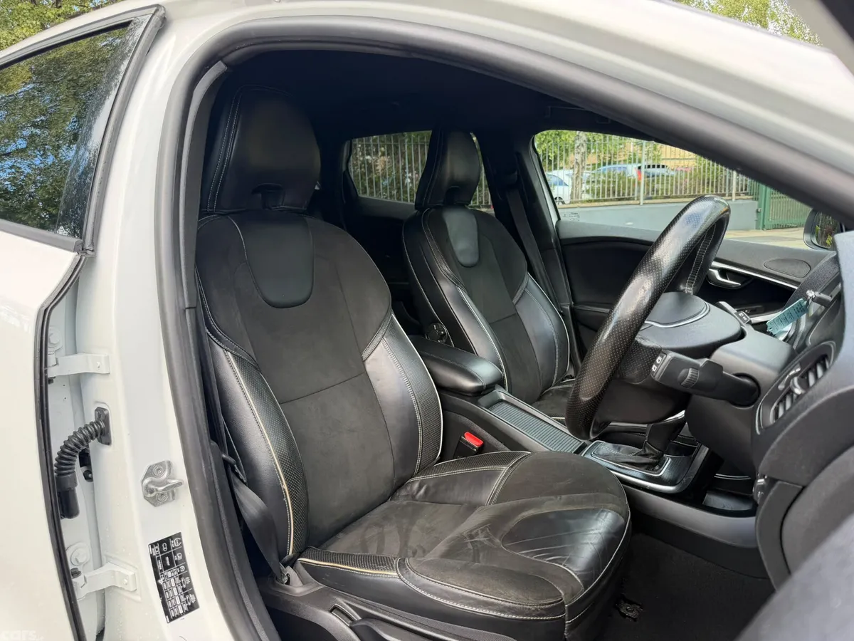 Volvo V40 Hatchback, Diesel, 2017, White