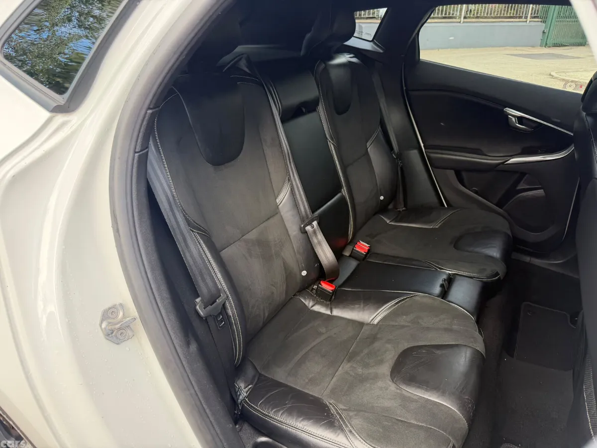 Volvo V40 Hatchback, Diesel, 2017, White