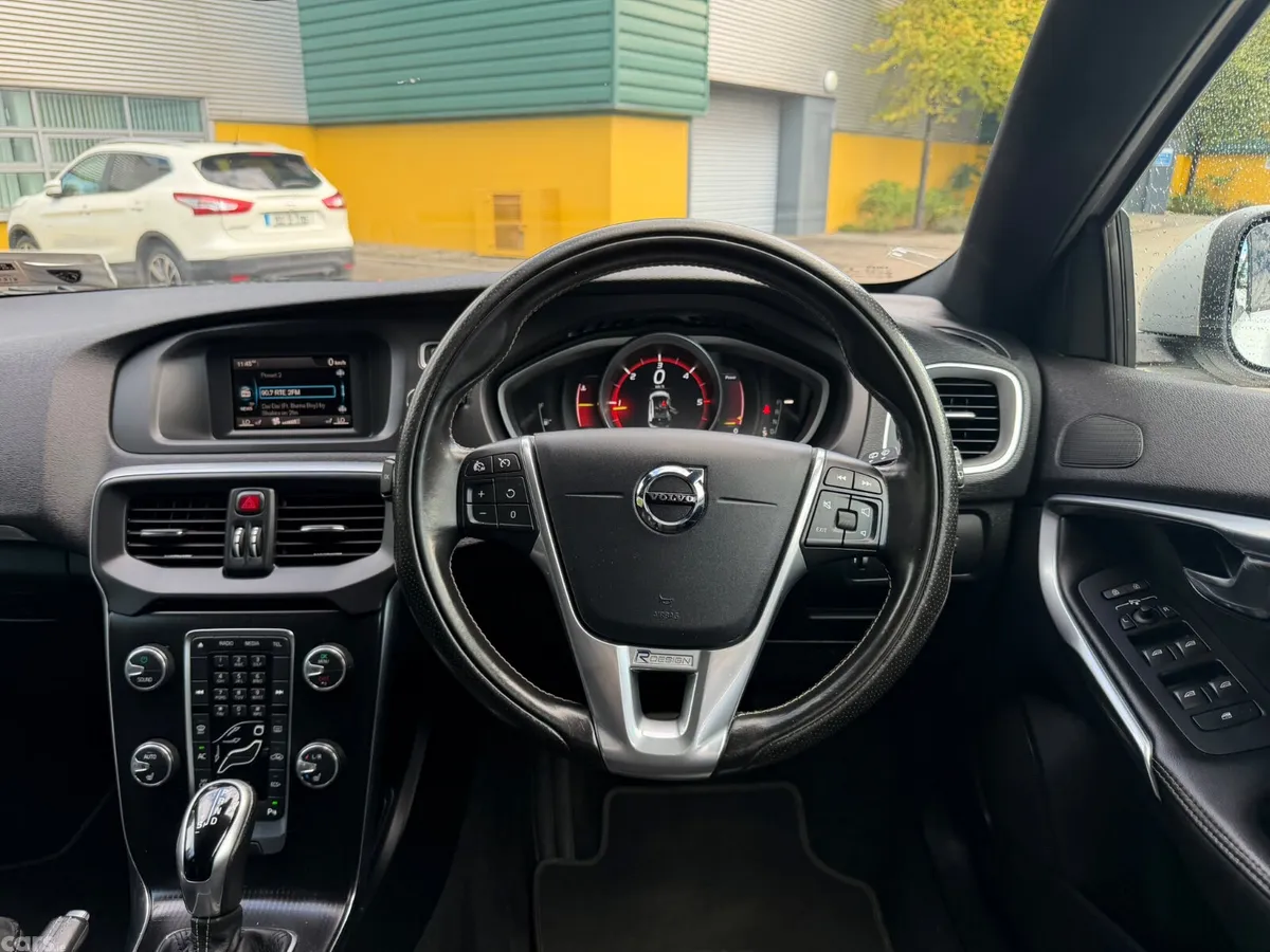 Volvo V40 Hatchback, Diesel, 2017, White