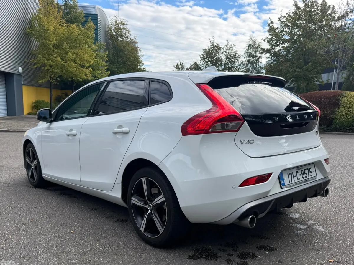 Volvo V40 Hatchback, Diesel, 2017, White