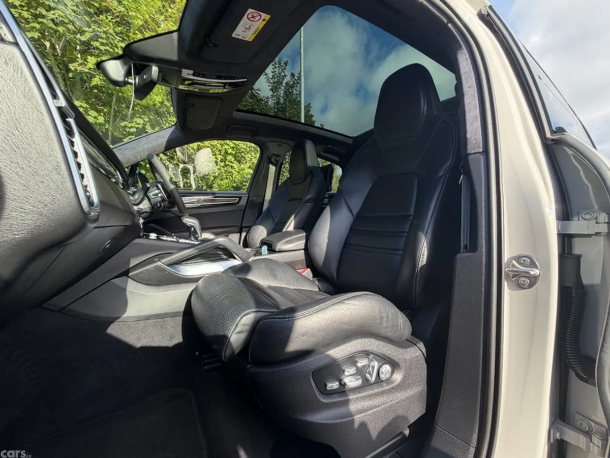 Porsche Cayenne Coupe, Petrol Plug-in Hybrid, 2020, Grey